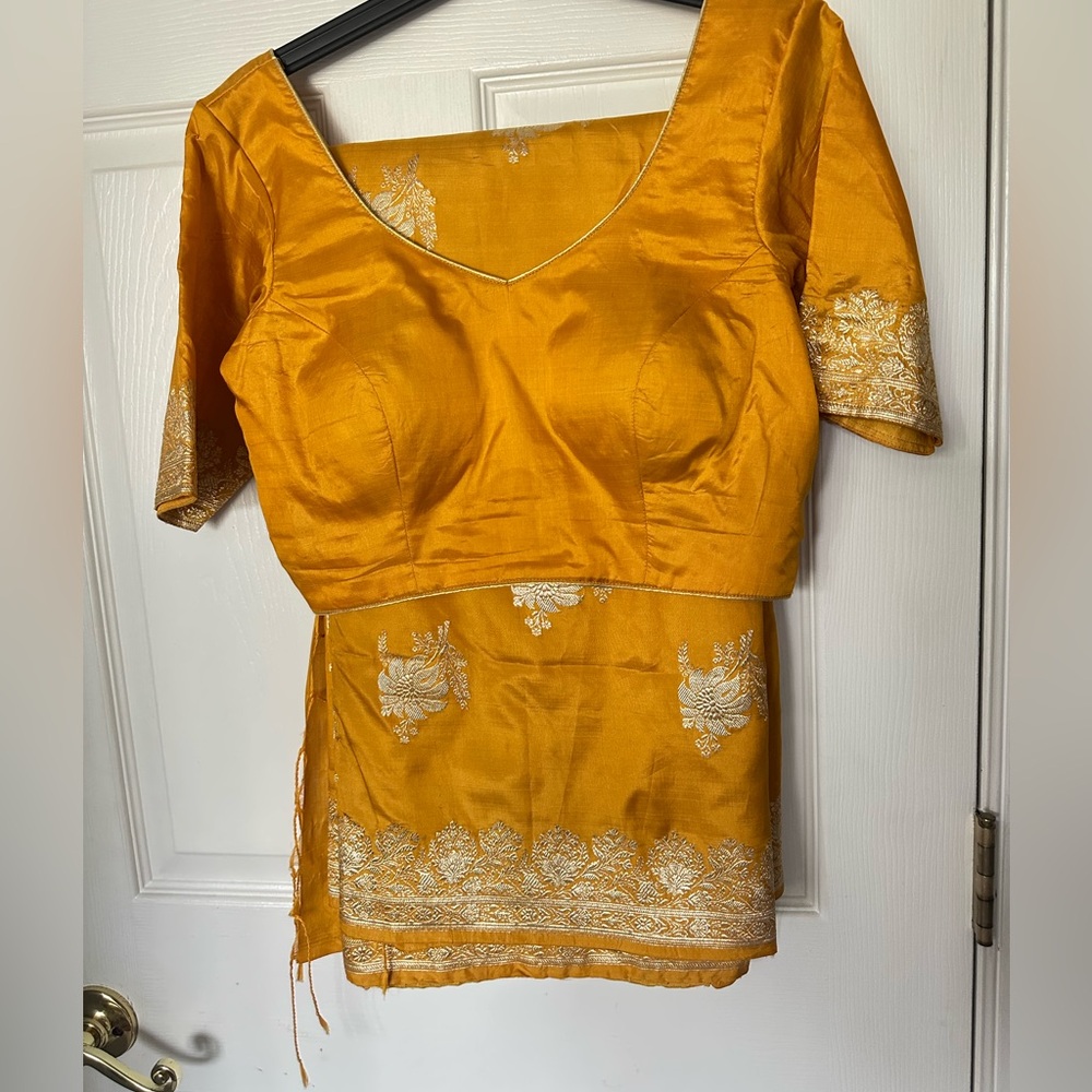 Mustard yellow saree blouse set - Picture 2 of 11